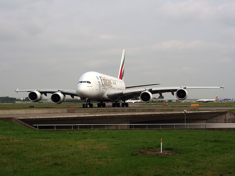 File:A6-EDW Emirates Airbus A380-861 - cn 103 taxiing 14july2013 pic-002.JPG