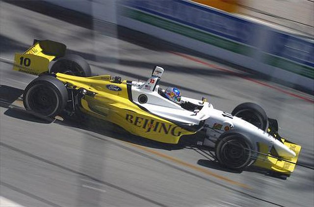 Allmendinger competing at Long Beach in 2005