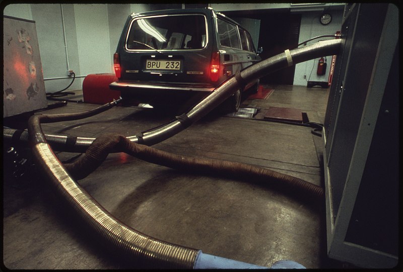 File:AN EPA FACILITY AT ANN ARBOR MEASURES ENGINE EXHAUST FROM A NEW AUTOMOBILE. (FROM THE SITES EXHIBITION. FOR OTHER... - NARA - 553895.jpg