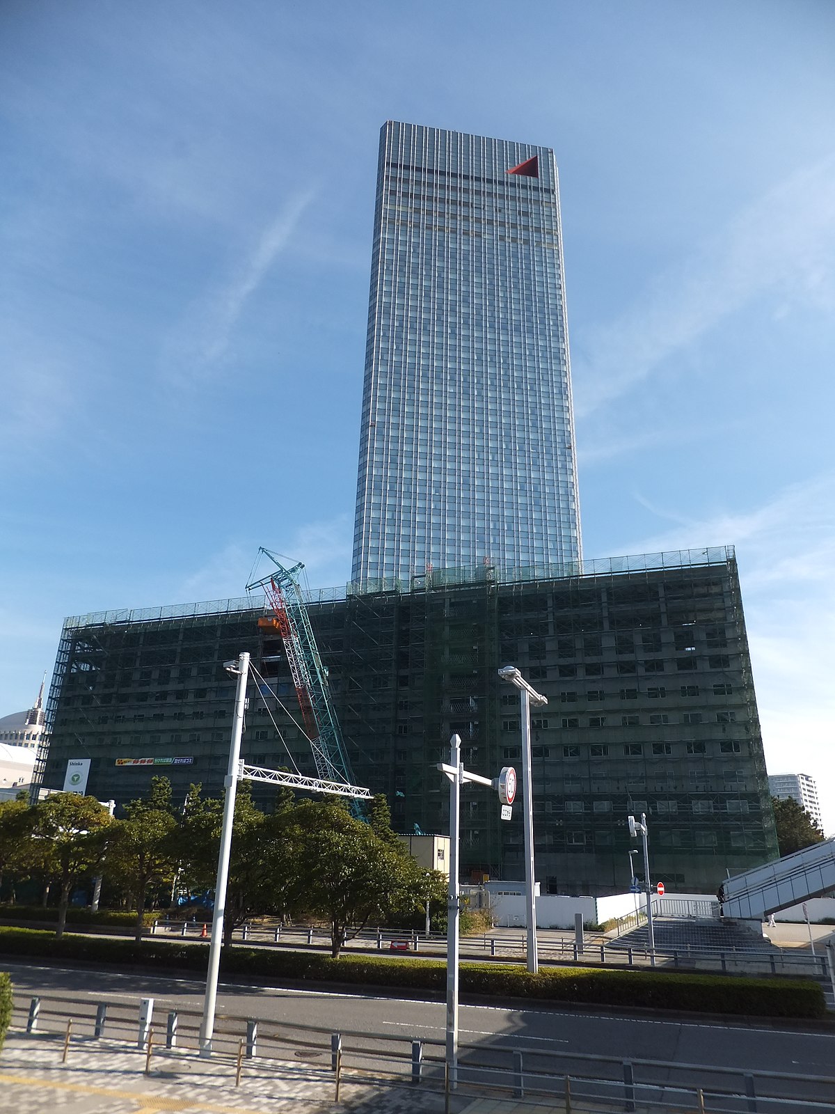 File APA Hotel Tokyo  Bay Makuhari 20131201 jpg Wikimedia 