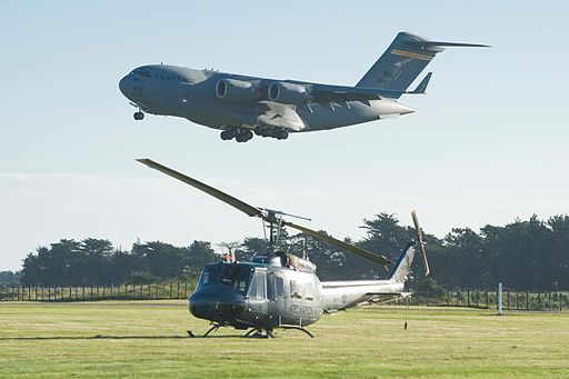 A US Air Force C-17 landing at Ohakea Air Force Base (Air Force Air Show 2012)