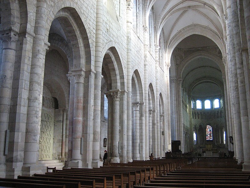 File:Abbaye Saint Benoit sur Loire intérieur.jpg