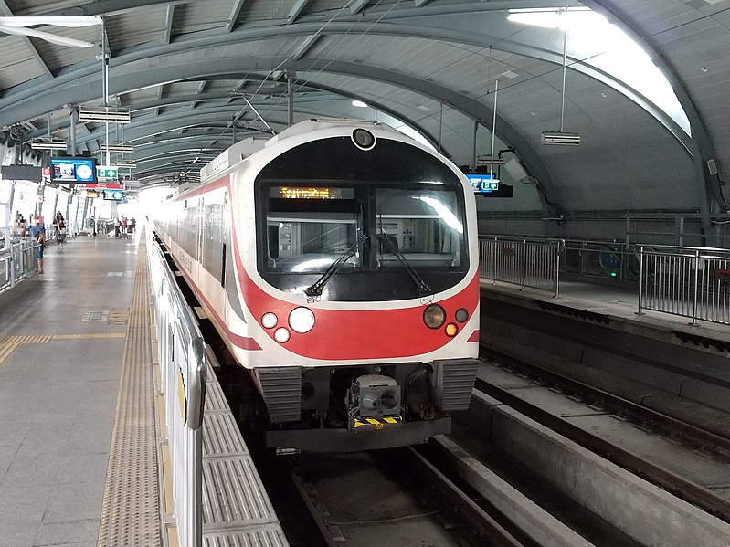 File:Airport Rail Link train at Phaya Thai Station.jpg