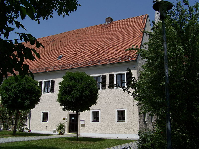 File:Aiterhofen-Pfarrer-Arnold-Weg-1-Pfarrhaus.jpg