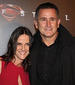 Лапаля и съпругата му Джиа Каридес на премиерата на „Човек от стомана“ в Сидни, 2013 г.