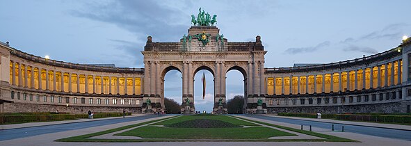Main triumphal arch with the two side buildings of the Cinquantenaire/Jubelpark, Brussels