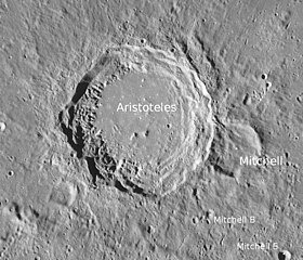 Кратеры Аристотель и Митчелл. Снимок зонда Lunar Reconnaissance Orbiter.