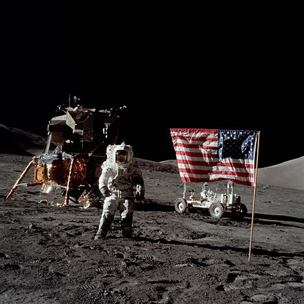 1972年12月13日、アポロ計画における最後の月面活動を行うハリソン・シュミット飛行士