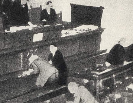 20 juin : attentat au Parlement yougoslave.