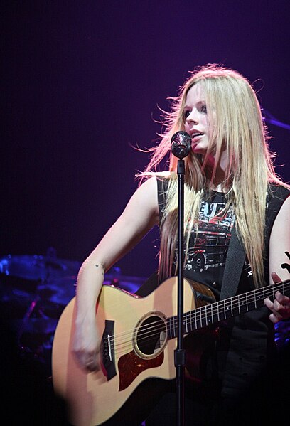 File:Avril Lavigne Italy - 4.jpg