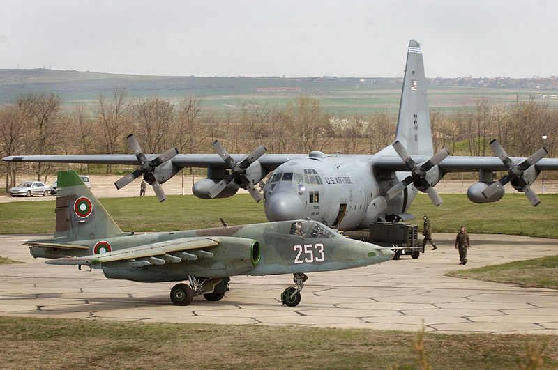 File:BAF Su-25 and US C-130.jpg