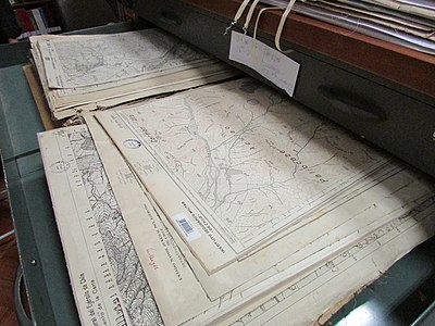 Fotos de la Mapoteca de la Biblioteca Nacional, tomadas por un wikipedista en residencia.