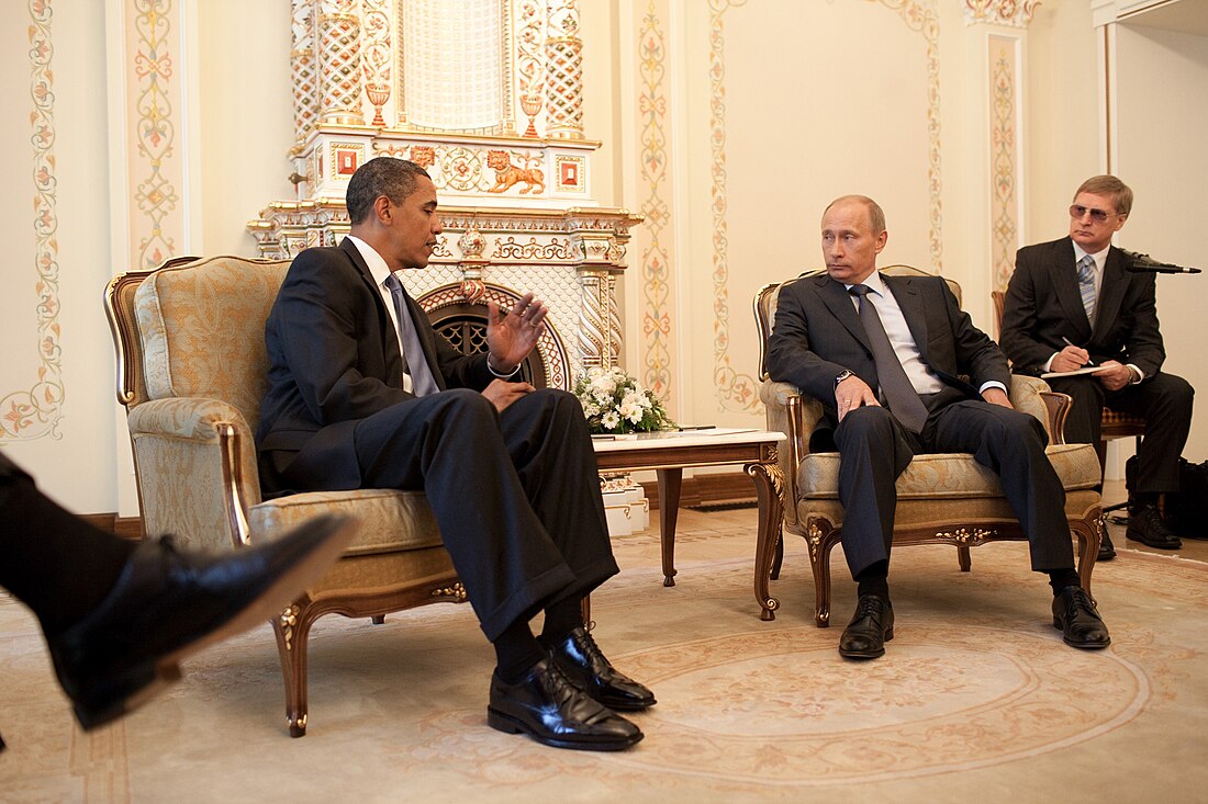 File:Barack Obama & Vladimir Putin at Putin's dacha 2009-07-07.jpg