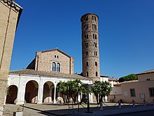 Basilica di S.Apollinare nuovo Ravenna 2017.jpg