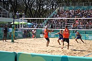 Deutsch: Beachvolleyball bei den Olympischen Jugendspielen 2018; Tag 11, 17. Oktober 2018; Jungen,Finale – Niederlande (Matthew Immers/Yorick de Groot)-Schweden (David Åhman/Jonatan Hellvig) 0:2 (20–22/15–21) English: Beach volleyball at the 2018 Summer Youth Olympics at 17 October 2018 – Final – Netherlands (Matthew Immers/Yorick de Groot)-Sweden (David Åhman/Jonatan Hellvig) 0:2 (20–22/15–21)