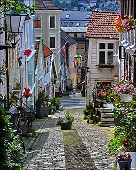 Les ruelles étroites avec de petites maisons en bois est l'un des attraits de Bergen.