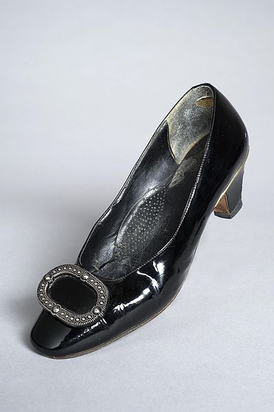 File:Betty Boothroyd's Speaker's shoe1992 (22758817746).jpg