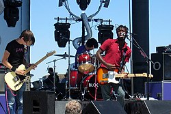 Bloc Party esiintymässä vuonna 2005.