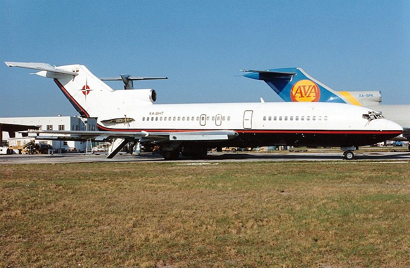 File:Boeing 727-76, Quassar AN0213065.jpg
