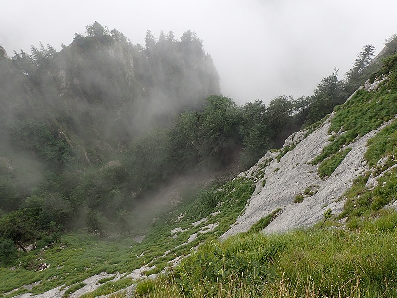 File:Boga Rocks clouds 02.jpg