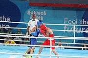 Deutsch: Boxen bei den Olympischen Jugendspielen 2018 Tag 12, 18. Oktober 2018 - Finale im Leichten Weltergewicht Jungen – Ilia Popov (Russland, rot) schlägt Talgat Shaiken (Kasachstan, blau) 4-1; Ringrichter ist James Beckles (Trinidad und Tobago). English: Boxing at the 2018 Summer Youth Olympics on 18 October 2018 – Final Light Welterweight Boys Bout - Ilia Popov (Rusia, rojo) supera a Talgat Shaiken (Kazajstán, azul) 4-1; Referee is James Beckles (Trinidad and Tobago). Español: Boxeo en los Juegos Olímpicos Juveniles de Verano de 2018 en 18 de octubre de 2018 - Chicos de peso welter ligero final: Ilia Popov (Uzbekistán, roja) le gana a Talgat Shaiken (Egipto, azul) 4-1; El árbitro es James Beckles (Trinidad y Tobago).