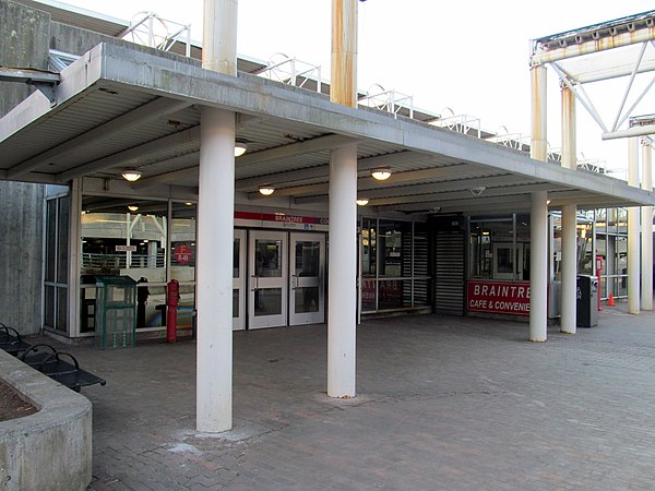 The Red Line entrance in 2015