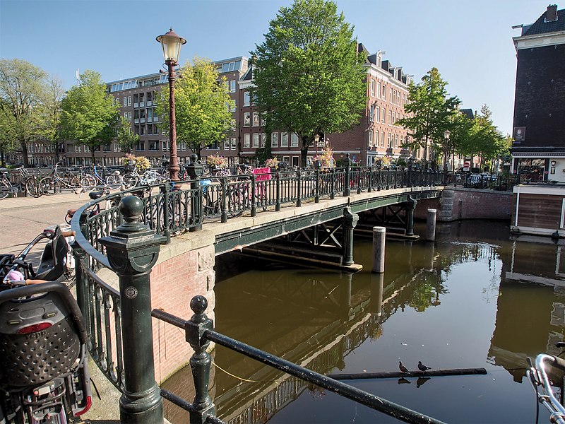 File:Brug 180 in de Jacob van Lennepstraat over de Da Costagracht foto 2.jpg