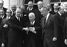 Charles de Gaulle, Heinrich Lubke and Lyndon B. Johnson, 1967 Bundesarchiv B 145 Bild-F024624-0004, Bonn, Trauerfeier fur Konrad Adenauer.jpg
