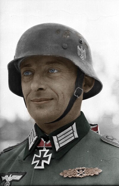 File:Bundesarchiv Bild 101I-089-3779-11A, Russland, Hauptmann mit Ritterkreuz Recolored.jpg