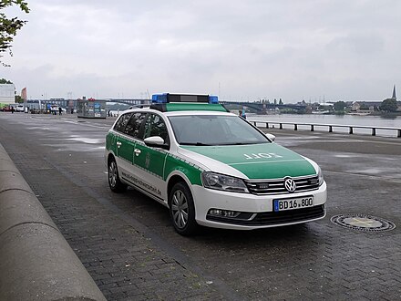 Customs germany. Фольксваген Пассат полиция Германии. Volkswagen Passat Police uk. Пограничная полиция Германии. Таможня Германии.