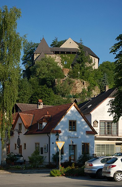 File:Burg Krumau, Krumau am Kamp 2.jpg