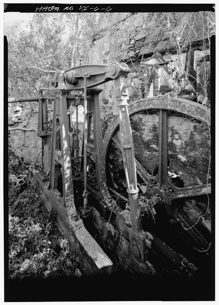 File:CRANE SHAFT OF STEAM ENGINE - Estate Adrian, Cruz Bay, St. John, VI HAER VI,2-CRUZBA,3-6.tif