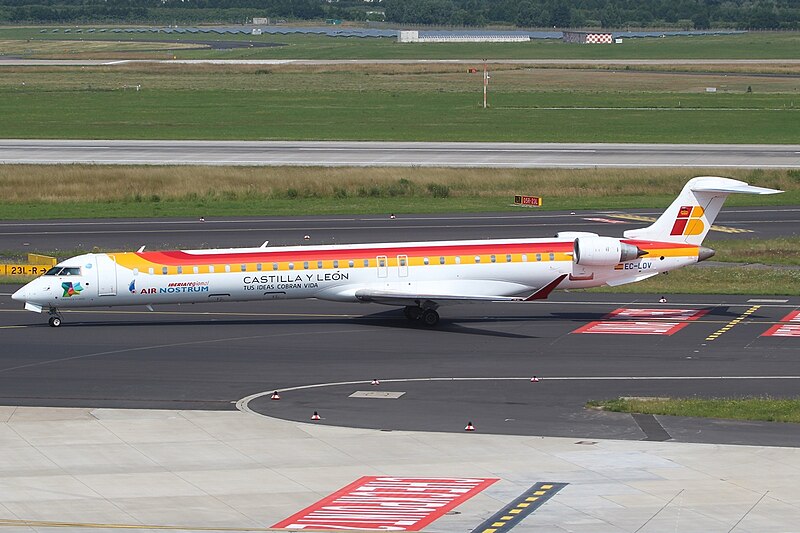 File:Canadair Regional Jet CRJ-1000ER Air Nostrum EC-LOV, DUS Düsseldorf (Duesseldorf International), Germany PP1373348791.jpg