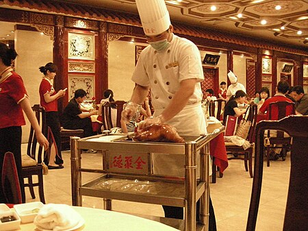 Tập_tin:Carving_up_our_duck.jpg