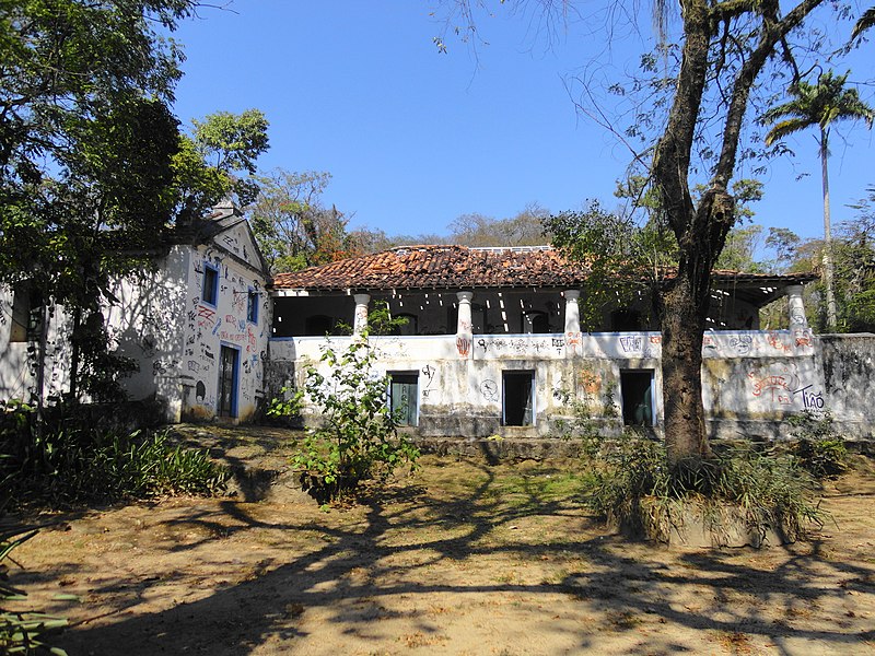 File:Casa e Capela da Fazenda do Viegas em Senador Camará.JPG