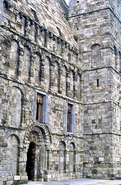 File:Cashel Cormac's Chapel.jpg