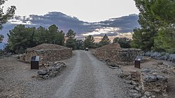 Castellet de Banyoles Eingang.jpg