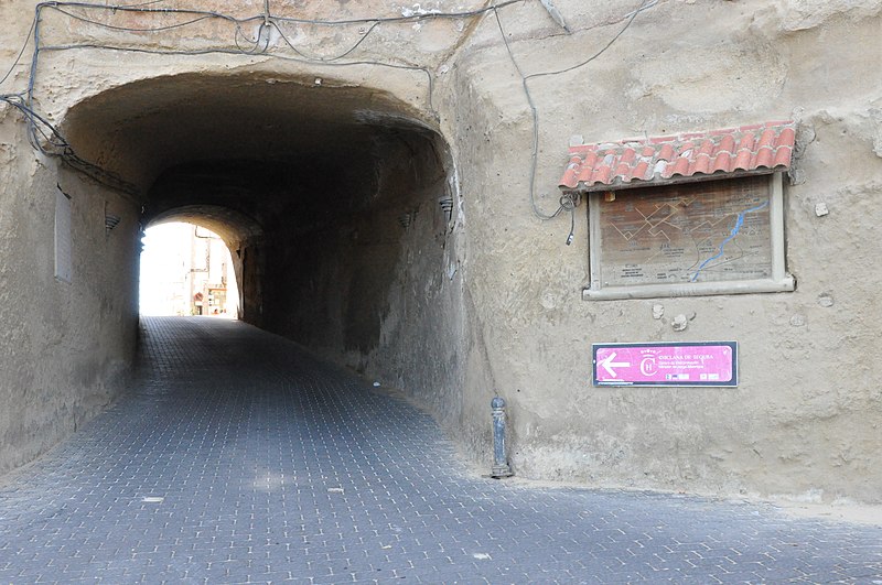 File:Castillo de Chiclana - entrada a túnel.jpg