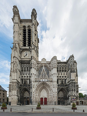 Cathédrale Saint-Pierre-et-Saint-Paul, Troyes, West view 20140509 1.jpg