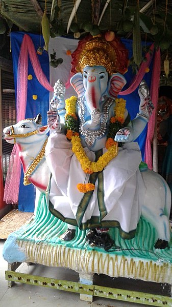 File:Chinalingala Pathuru Dasanjaneya swamy temple lo Ganesh vigraham.jpg