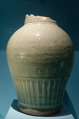 Yuan Dynasty era Celadon vase from Mogadishu. Chinese celadon vase Branly 71.1886.89.1.jpg