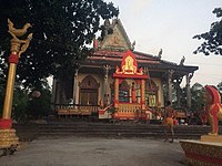 Trước ngôi chánh điện