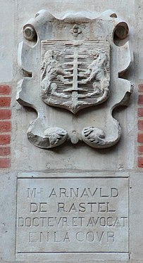 Coat of arms in Cour Henri IV Arnauld de Rastel.JPG