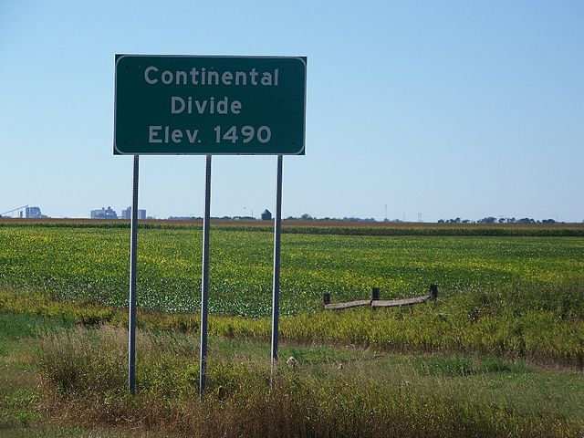 Laurentian Divide sign, westbound on I-94