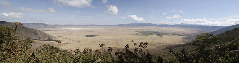 File:Crater Ngorongoro panoramica2.jpg