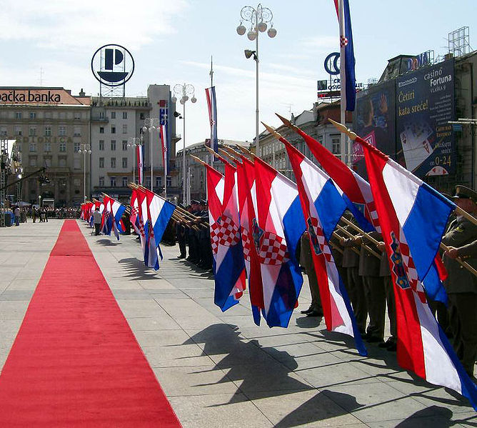 File:Croatian Flags during the Statehood Day (2007).jpg