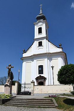 A római katolikus templom és az 1804-es kőkereszt műemléki együttese
