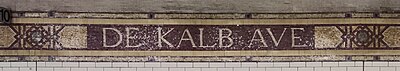 Miniatuur voor Bestand:DeKalb Avenue station mosaic.jpg