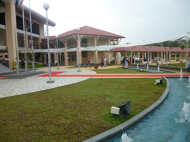 File:Dewan Kuliah Pusat Ke-2 2.JPG