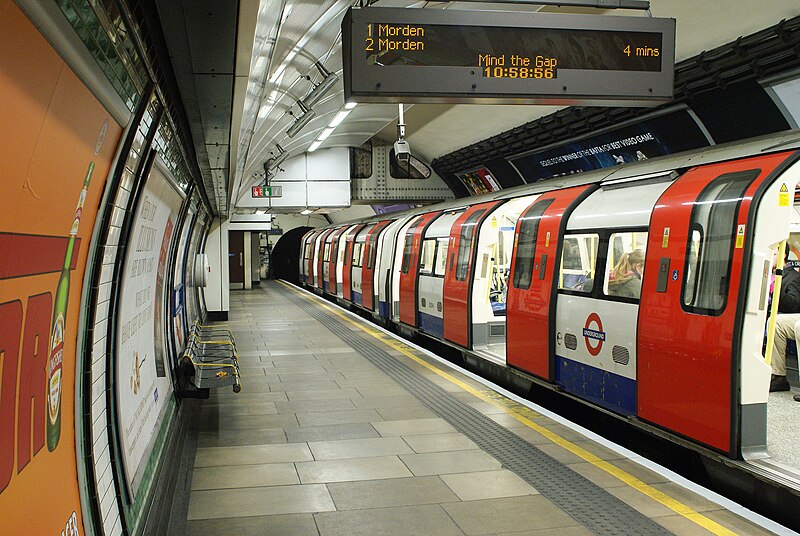 File:ELEPHANT CASTLE-1 150210 CPS (4363458224).jpg